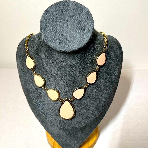 Vintage reversible, peach and mint green Teardrop Necklace. Adjustable length - Picture 2 of 5